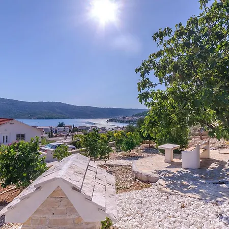 Karolina * Poljica (Trogir)