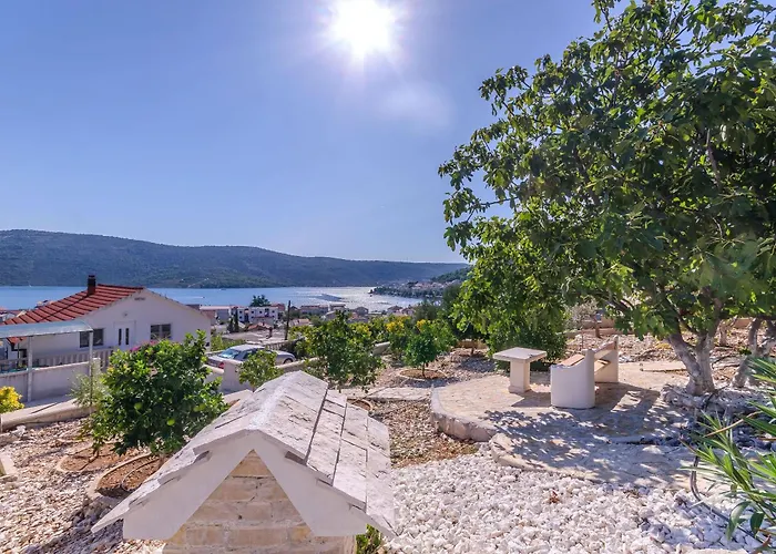 Karolina * Poljica (Trogir)